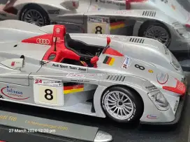 Maisto 1:18 - AUDI - R8 3.6L Turbo V8 Team  AUDI Sport JOEST