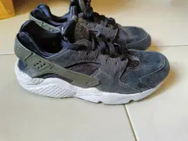 sepatu NIKE  seri Huarache run Black  original 
size 42 fit 40