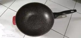 Mikaku Wok Pan Anti Lengket