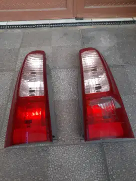 Lampu belakang AVANZA lama thn 2005 1 set ori