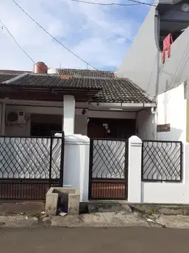 Dijual Rumah 1.5Lantai Di Taman Kedaung Ciputat