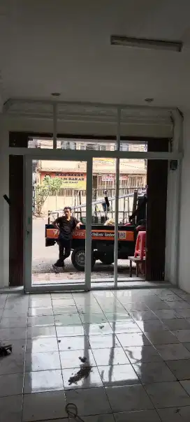 Kusen aluminium partisi aluminium pintu aluminium kaca