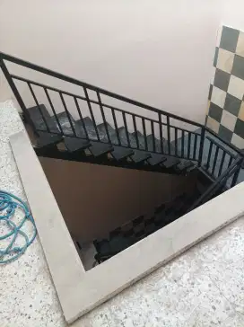 tangga besi hemat biaya