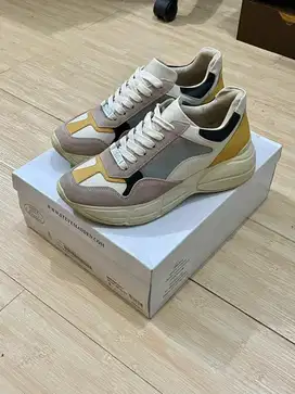 Sepatu Steve Madden Sneakers Wanita