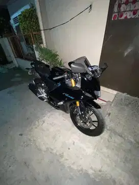 YAMAHA R15 V4 BLACK CONNECTED 2022