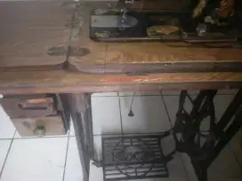 JUAL SANGAT CEPAT SEKALI MESIN JAHIT SUARA HALUS SEKALI.