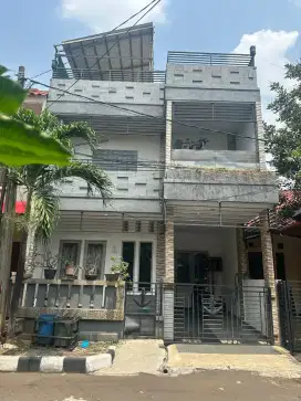 Rumah Cantik 2,5 lantai. Mediterania Regency, Cikunir,Bekasi