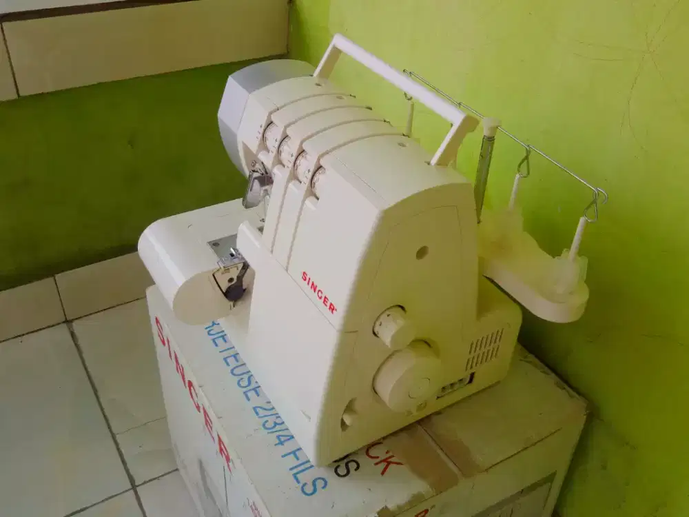 Mesin obras portible singer overlock 14SH700 series