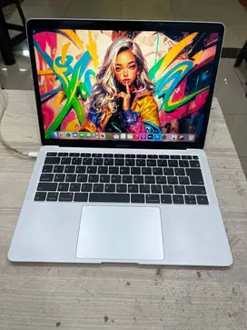 MACBOOK AIR 2019 CORE I5 13 INCHI 8/256 GB MINUS LECET DENT SECOND