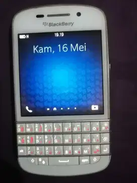 Blackberry Q10 putih minus kamera selfie