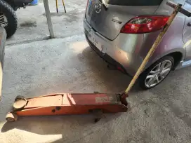 Dongkrak buaya 8 ton