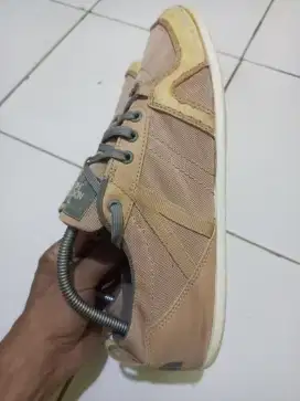 Sepatu second TNF