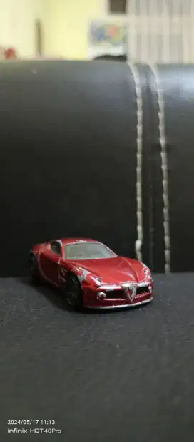 Mainan mobil sedan hot wheel anak
