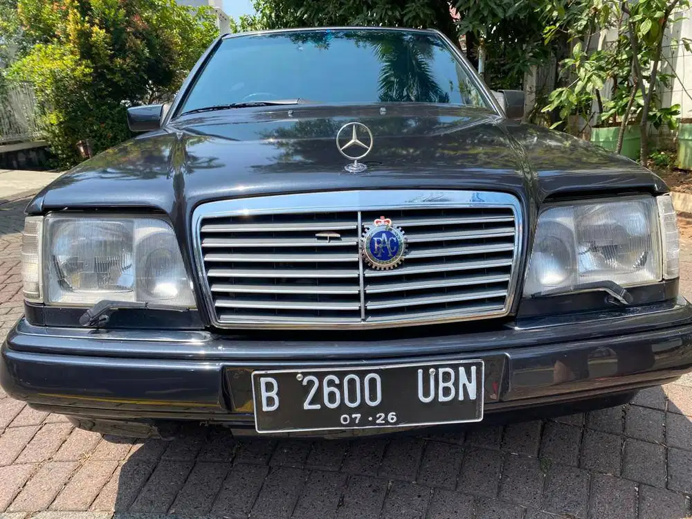 Mercedes-Benz E220 Masterpiece M/T (1996)