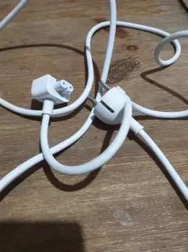 Kabel Power Adapter Original Apple Panjang 1,8 m masih kayak baru