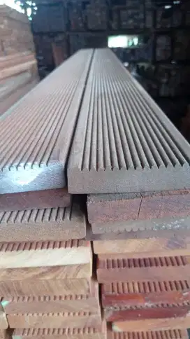 Kayu lantai / kayu bengkirai
