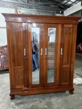 Lemari Pakaian 4 Pintu Kayu Jati