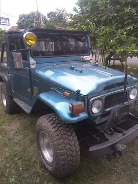 Toyota Land Cruiser FJ-40 (Jeep Hardtop)