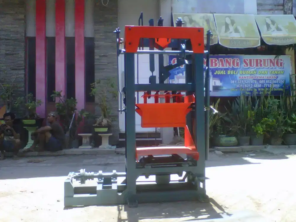 Mesin cetak batako/paving sistem getar