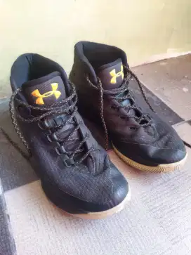 Sepatu basket dan sneaker