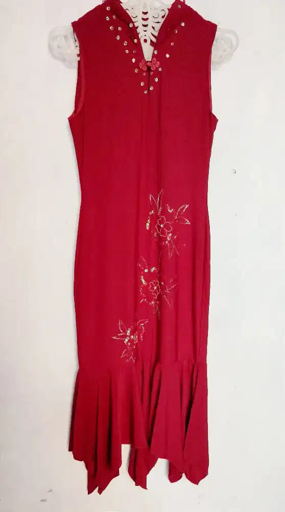 Dress pesta warna merah marron