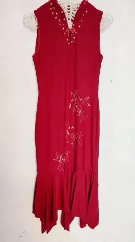 Dress pesta warna merah marron