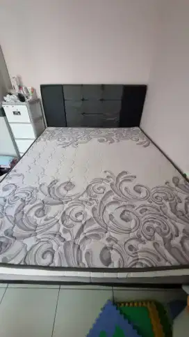 SET KASUR + DIVAN + SANDARAN MERK COMFORTA UKURAN 160 CM