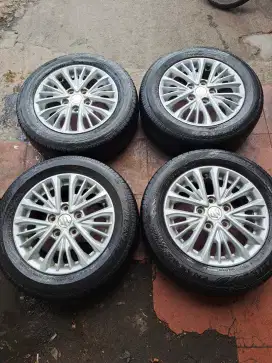Velg mobil original ertiga r15 cocok buat gran max new cary
