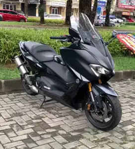 Yamaha tmax DX hitam