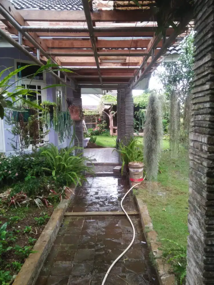 Dijual Cepat Rumah Villa di Cimacan, Puncak
