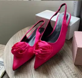 Sepatu zara fusia size 40