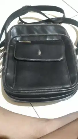 Tas Selempang Hitam Kulit Polo