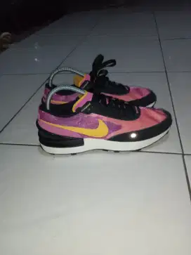 Sepatu Nike waffle one GS active fuschia size 38.5 original like new