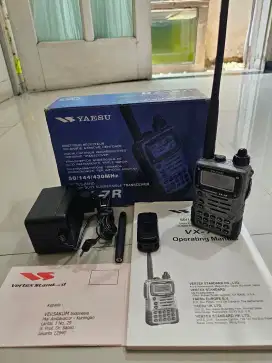 HT Yaesu VX-7R silver