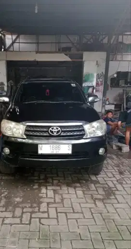 Dijual Toyota fortuner 2010 manual diesel