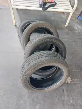 Ban Bridgestone 215/55 R17