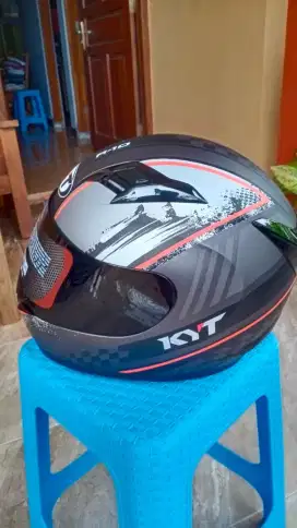 Jual cepat helm KYT motif ,R10 , ORI, ukuran L