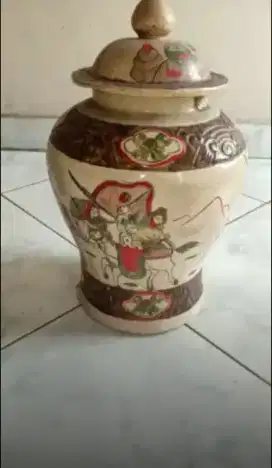 Guci antik pajangan