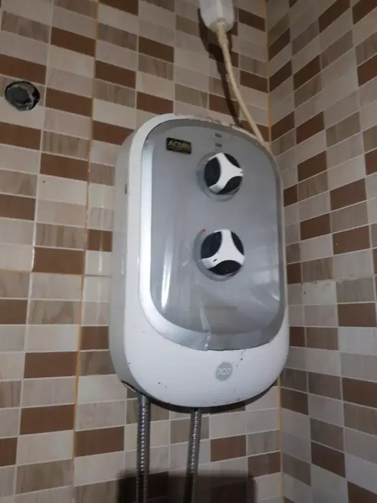 Water heather ( pemanas air )ACME 707