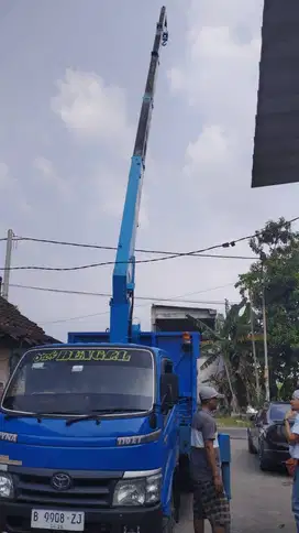 Jual truck crane 3 ton siap kerja