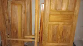 Pintu kayu jati