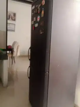 Kulkas besar merk Arco