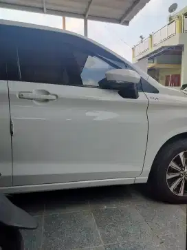 Dijual mobil Avanza putih