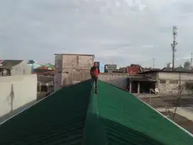 Rangka baja ringan dan atap spandek pasir