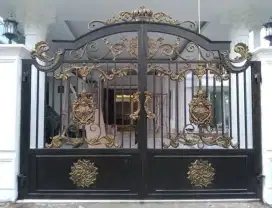 Pagar klasik mewah