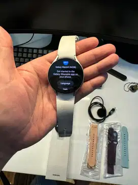 Samsung Galaxy Watch 5  44 MM + Free 3 Strap