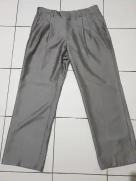 Preloved Celana Abu Silver Masih kyk Baru Hanya Pakai Pesta,size 34.