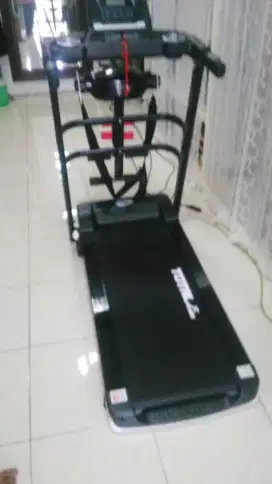 Alat fitnes treadmill elektrik TL 607 warna hitam