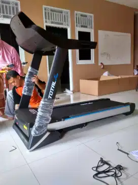 Alat fitnes treadmill elektrik TL 199 hitam