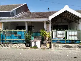 Jual rumah kamar tidur 4+1 di Pondok Candra